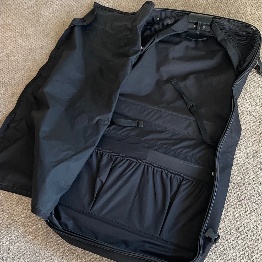 Protocol Black Garment Bag Shoulder Strap Luggage Folding Travel Suit